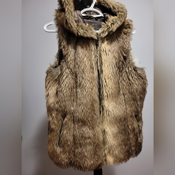 ONLY FAUX FUR HOODED VEST - Picture 2 of 8